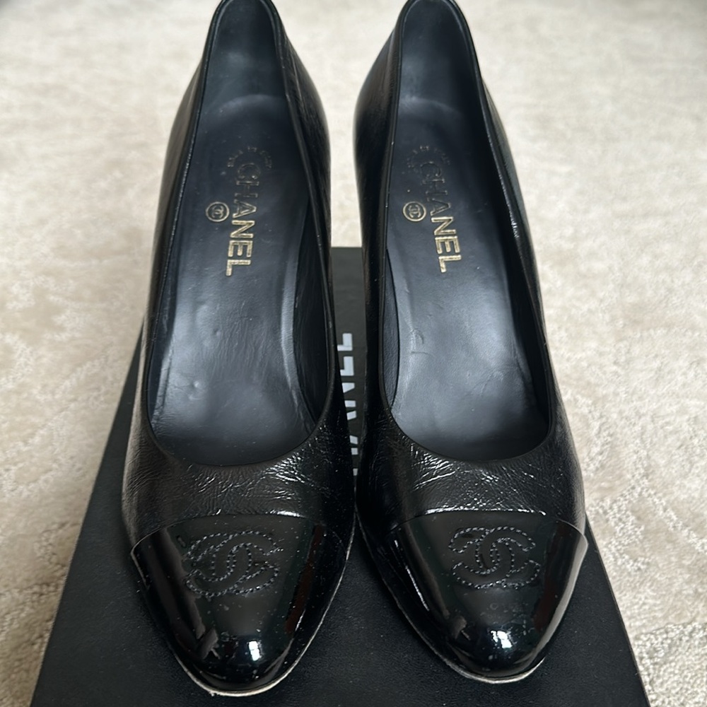 CHANEL PUMPS
